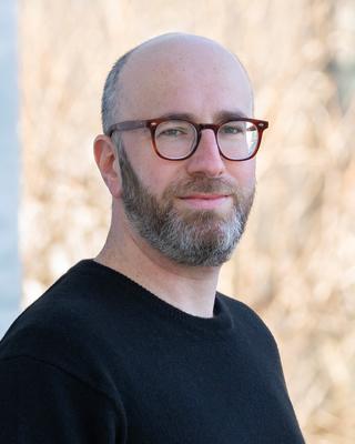 Daniel Hochbaum headshot